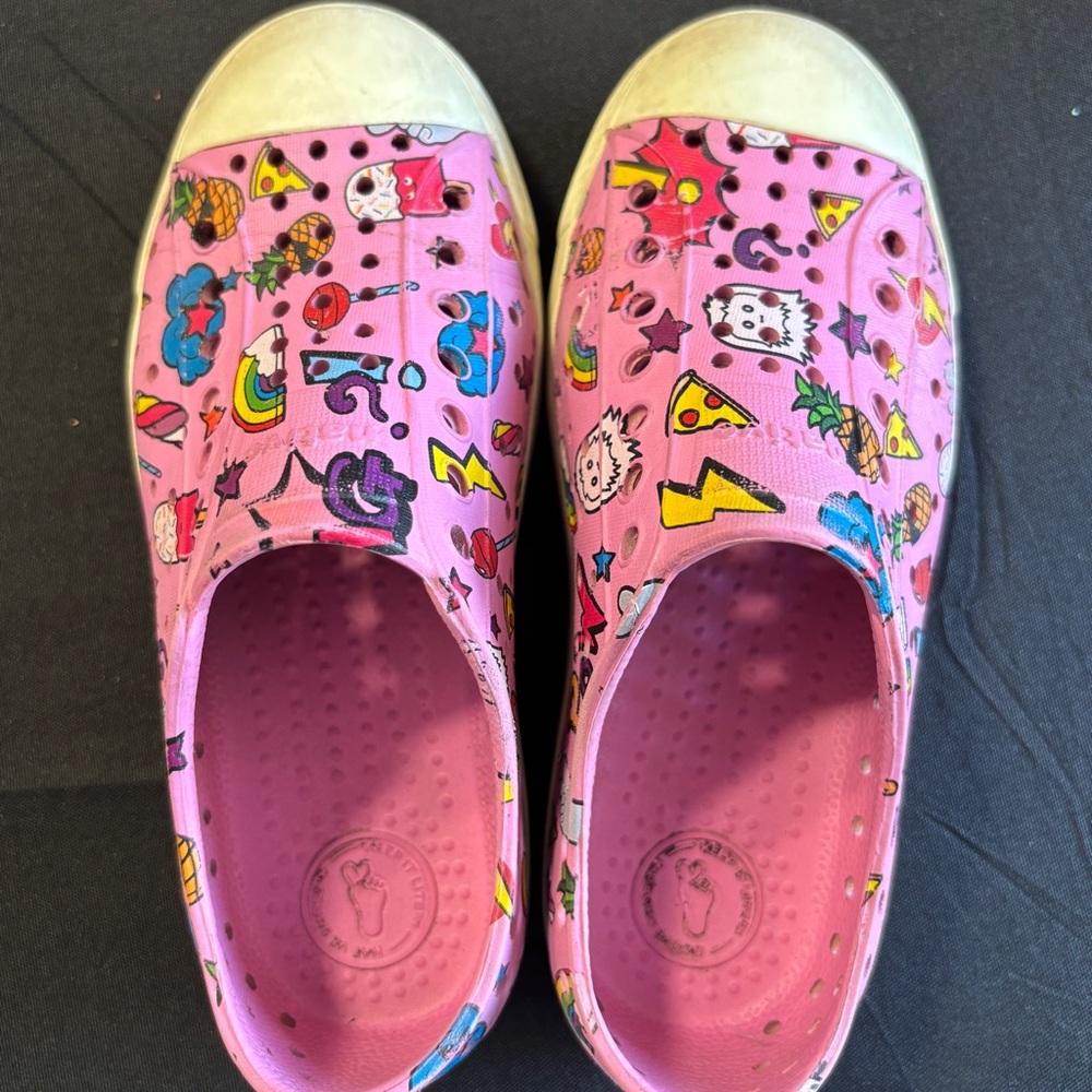 Native Jefferson Pink Patterned Kids Slip On Size C12 Excellent Condition